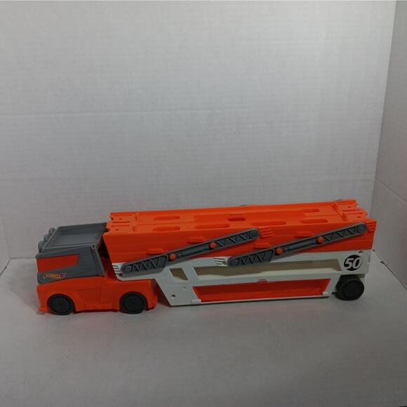 Hot Wheels Mega Hauler Semi-Truck Transport Car Carrier - Picture 2 of 8
